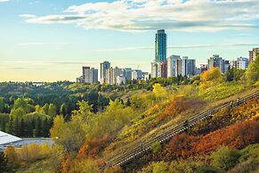 Delta Hotels by Marriott Edmonton Centre Suites