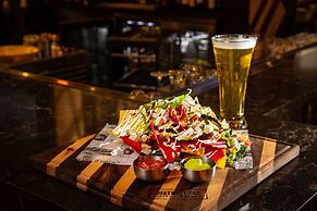 Delta Hotels by Marriott Edmonton Centre Suites