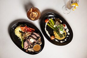 Delta Hotels by Marriott Edmonton Centre Suites