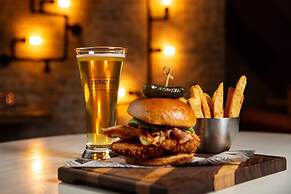 Delta Hotels by Marriott Edmonton Centre Suites