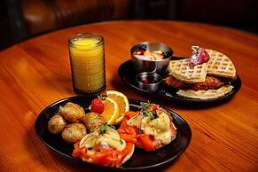 Delta Hotels by Marriott Edmonton Centre Suites