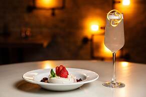 Delta Hotels by Marriott Edmonton Centre Suites