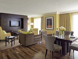 Chelsea Hotel, Toronto