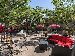 Chelsea Hotel, Toronto