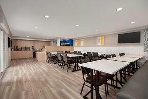 Days Inn by Wyndham Kelowna