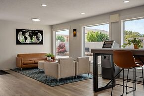 Days Inn by Wyndham Kelowna