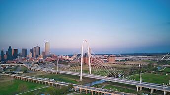 Crowne Plaza Dallas Market Ctr - Love Field by IHG