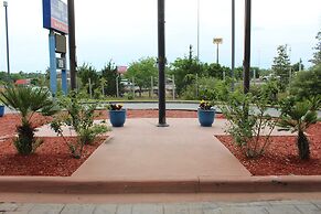 HomeTown Inn & Suites