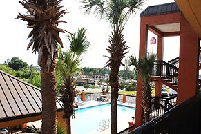 HomeTown Inn & Suites