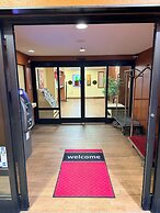 HomeTown Inn & Suites