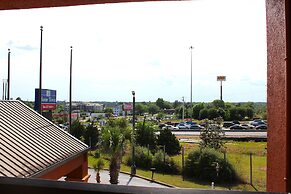 HomeTown Inn & Suites