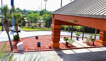 HomeTown Inn & Suites