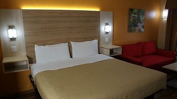 HomeTown Inn & Suites