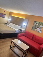 HomeTown Inn & Suites
