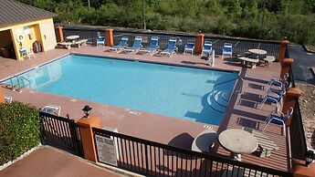 HomeTown Inn & Suites