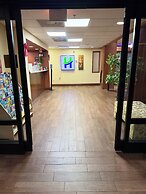 HomeTown Inn & Suites