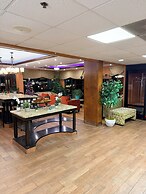 HomeTown Inn & Suites