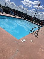 HomeTown Inn & Suites