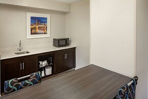 Hampton Inn & Suites Nashville-Airport