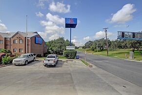 Motel 6 San Antonio, TX - Medical Center South