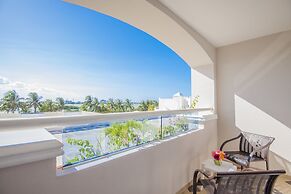 Wyndham Alltra Cancun All Inclusive Resort