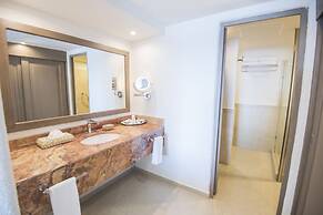 Wyndham Alltra Cancun All Inclusive Resort