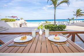 Wyndham Alltra Cancun All Inclusive Resort