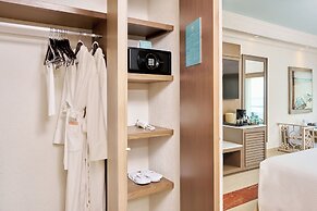 Wyndham Alltra Cancun All Inclusive Resort