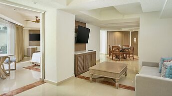 Wyndham Alltra Cancun All Inclusive Resort
