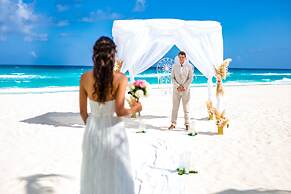 Wyndham Alltra Cancun All Inclusive Resort