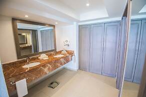 Wyndham Alltra Cancun All Inclusive Resort