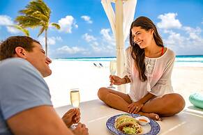 Wyndham Alltra Cancun All Inclusive Resort