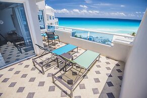 Wyndham Alltra Cancun All Inclusive Resort