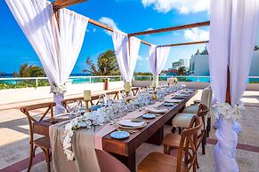 Wyndham Alltra Cancun All Inclusive Resort