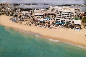 Wyndham Alltra Cancun All Inclusive Resort