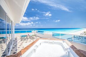Wyndham Alltra Cancun All Inclusive Resort