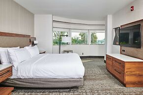 DoubleTree by Hilton Fullerton