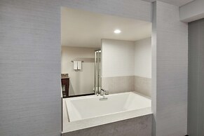 DoubleTree by Hilton Fullerton