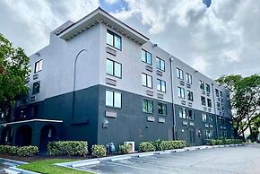 La Quinta Inn & Suites by Wyndham Ft Lauderdale Cypress Cr