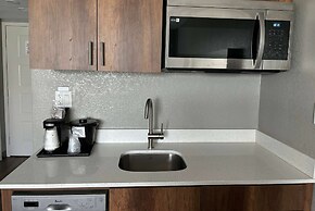 La Quinta Inn & Suites by Wyndham Ft Lauderdale Cypress Cr