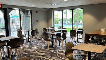 La Quinta Inn & Suites by Wyndham Ft Lauderdale Cypress Cr