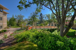 Ashland Hills Hotel & Suites