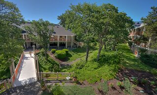 Ashland Hills Hotel & Suites