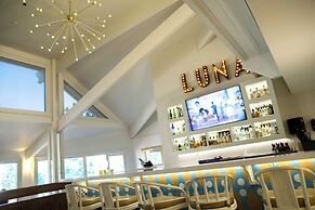 Ashland Hills Hotel & Suites