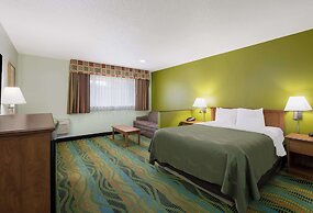 Quality Inn & Suites Medford Airport