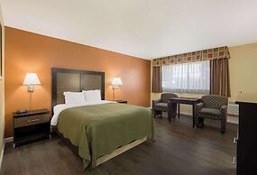 Quality Inn & Suites Medford Airport
