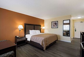 Quality Inn & Suites Medford Airport