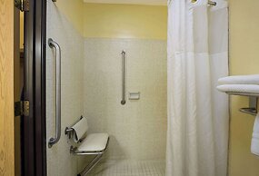 Quality Inn & Suites Medford Airport