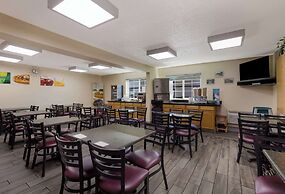 Quality Inn & Suites Medford Airport