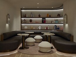 Vogue Hotel Montreal Downtown, Curio Collection by Hilton